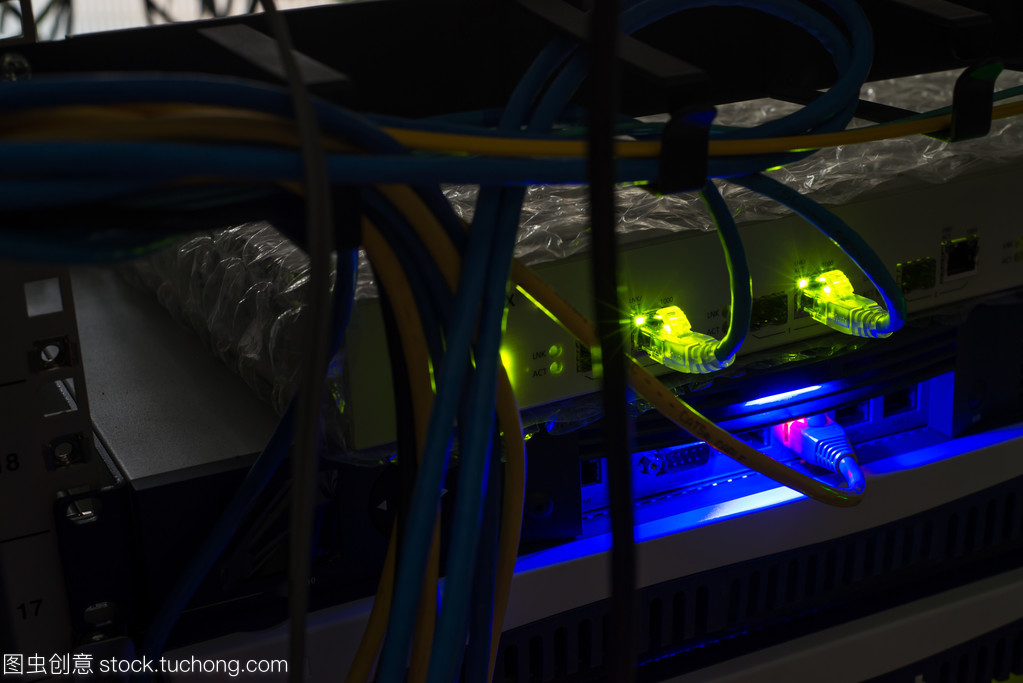 核心交換機 網絡空間的樞紐與守護者