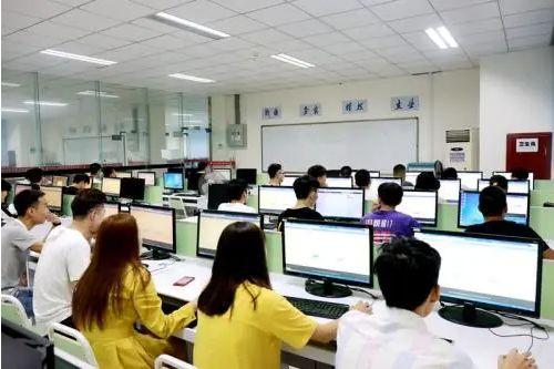 人民日報推薦的熱門專業解析 計算機系統集成，時代風口下的黃金選擇